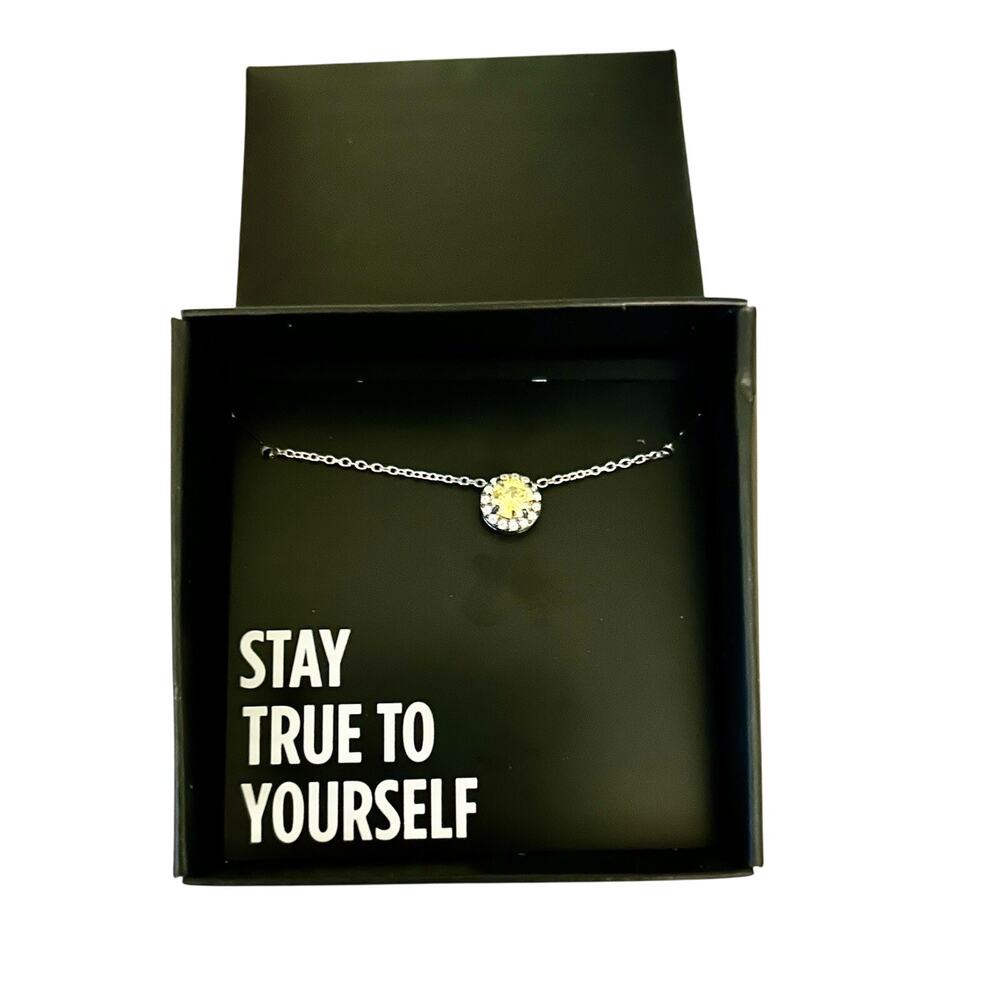 ~*NIB*~ 🎁AVON STERLING SILVER CZ PENDANT ROUND BIRTHSTONE NECKLACE 18" - NOV.